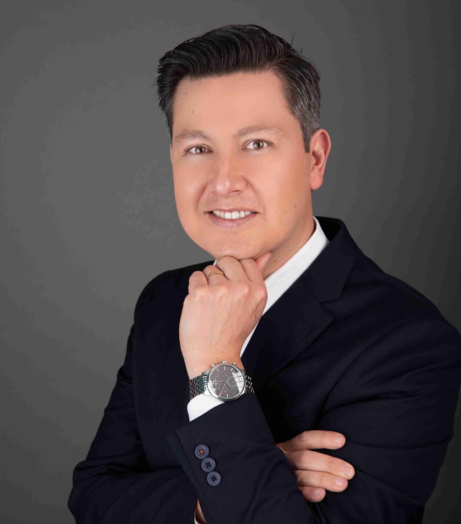 Dr. Patricio Latorre — cirujano plástico en Quito